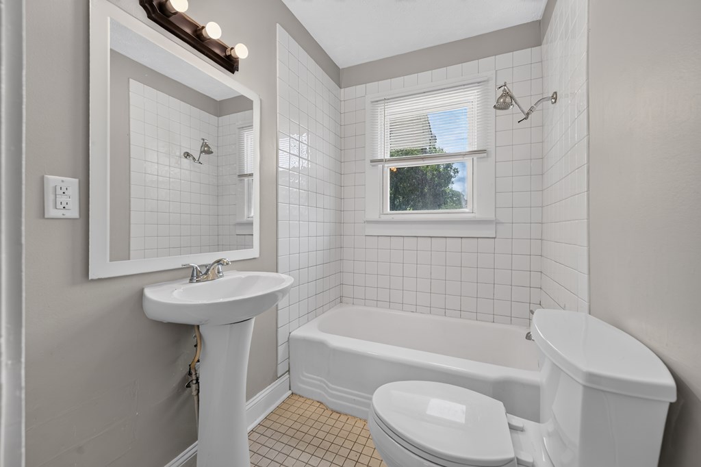1005 W North St. Property Photo 16