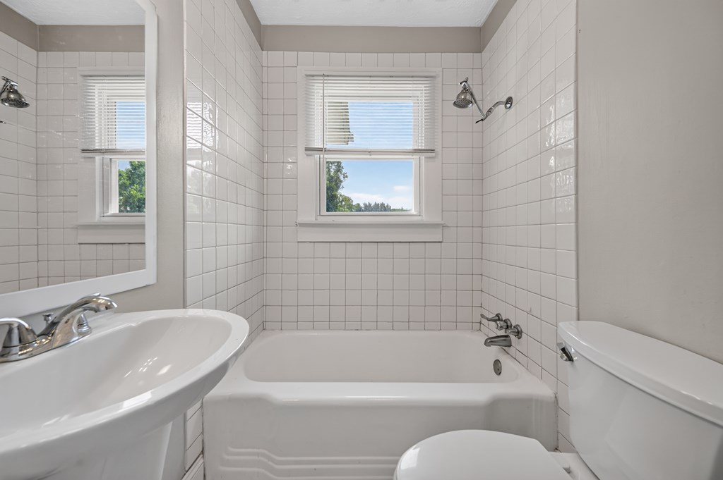 1005 W North St. Property Photo 17