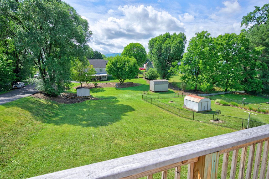 1005 W North St. Property Photo 26