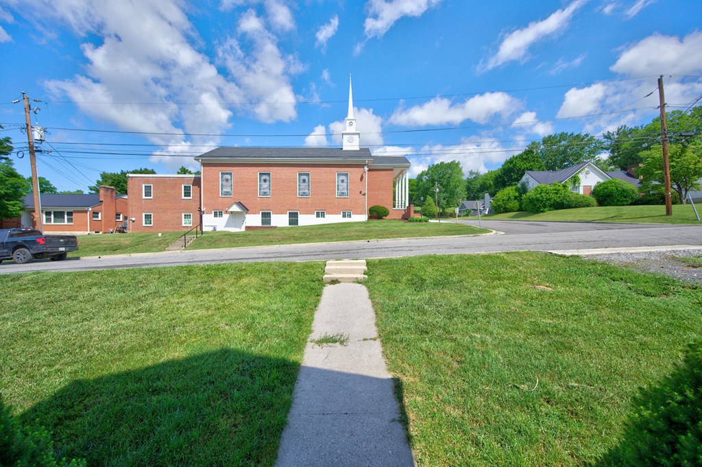 1005 W North St. Property Photo 58