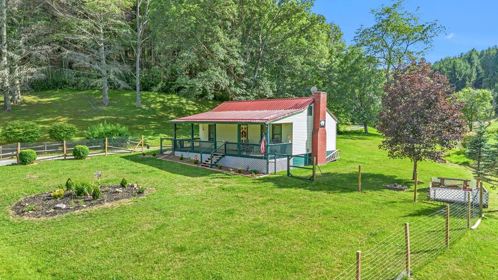 904 Roundhouse Rd Property Photo 1