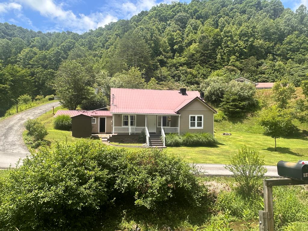 1012 Ward Fork Road Property Photo 1