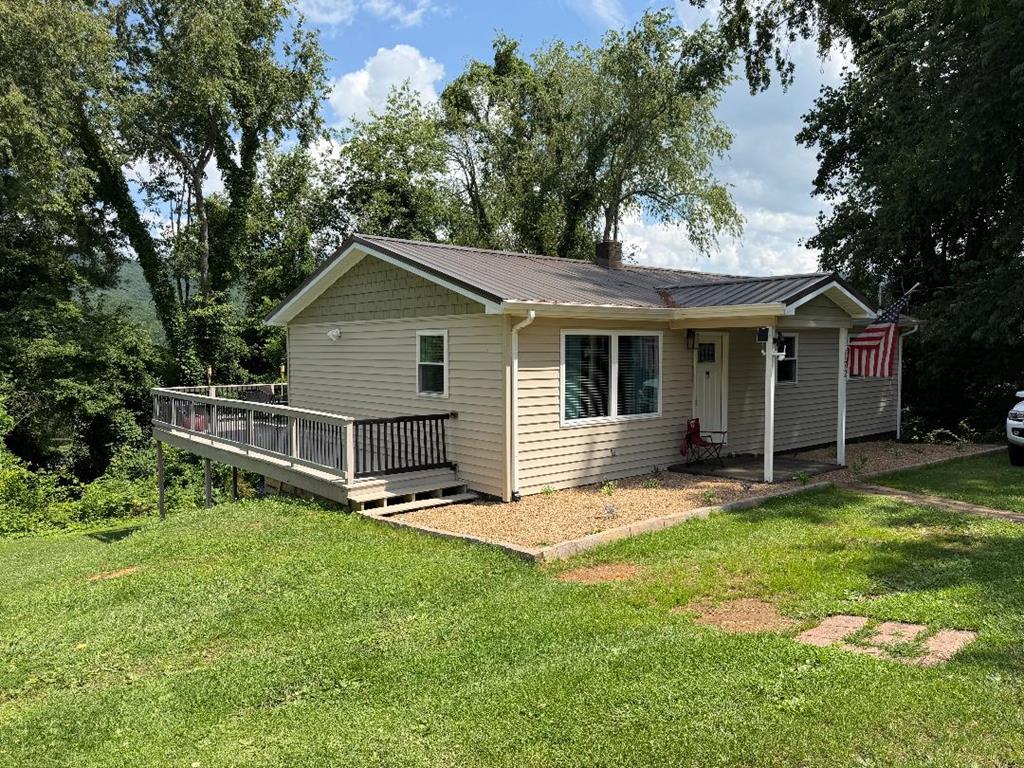 172 Hillcrest Circle Property Photo 1