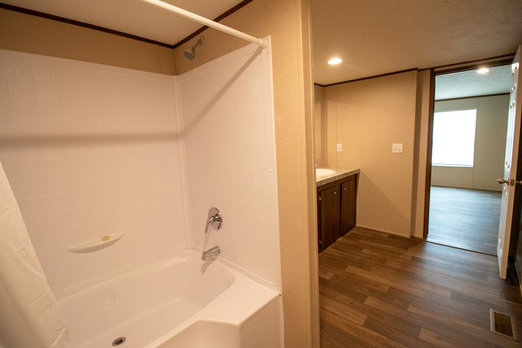607 Willow Green Ln Property Photo 13