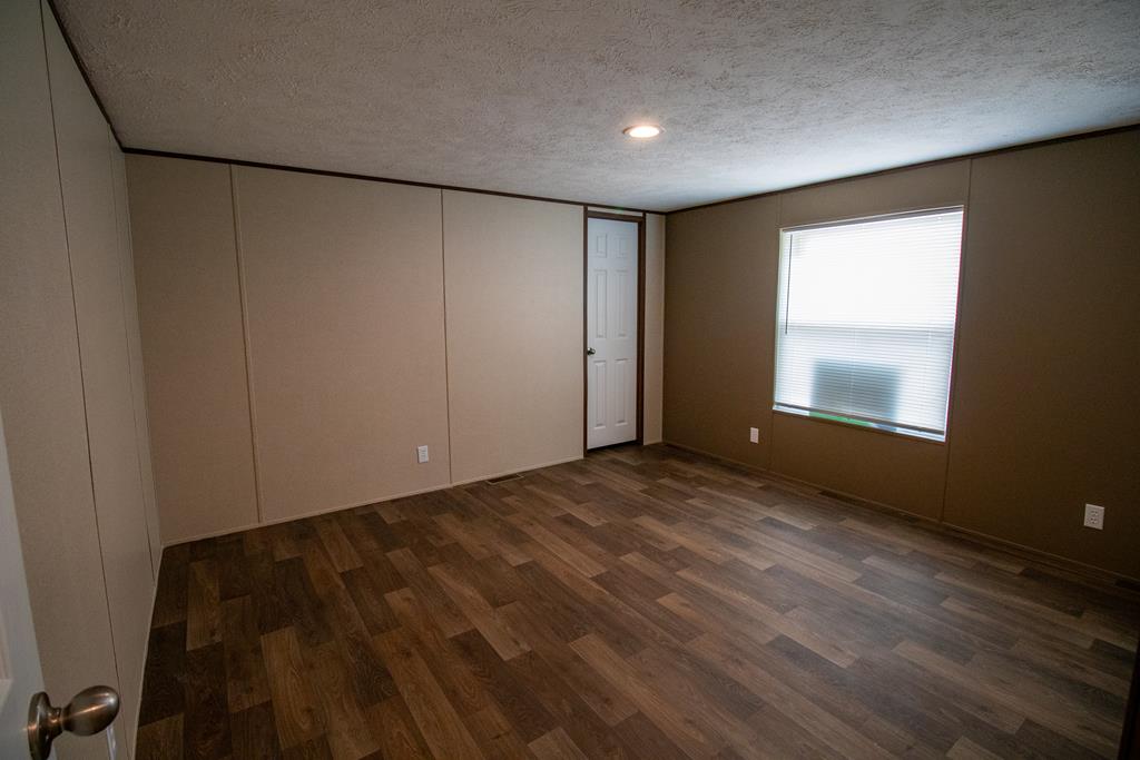 607 Willow Green Ln Property Photo 17