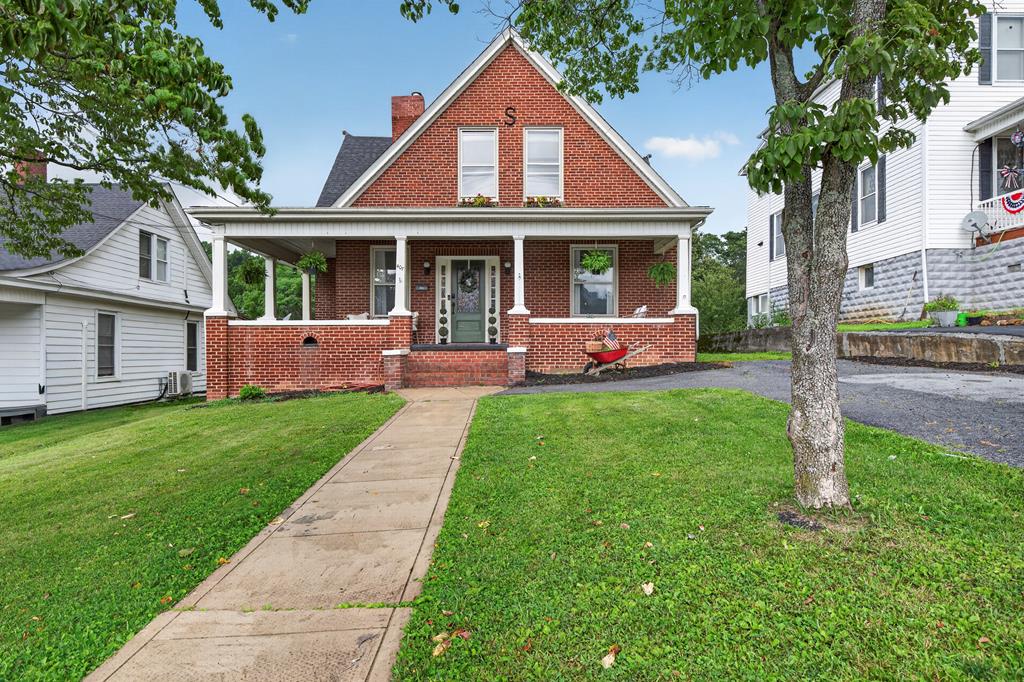 407 College St Property Photo 1