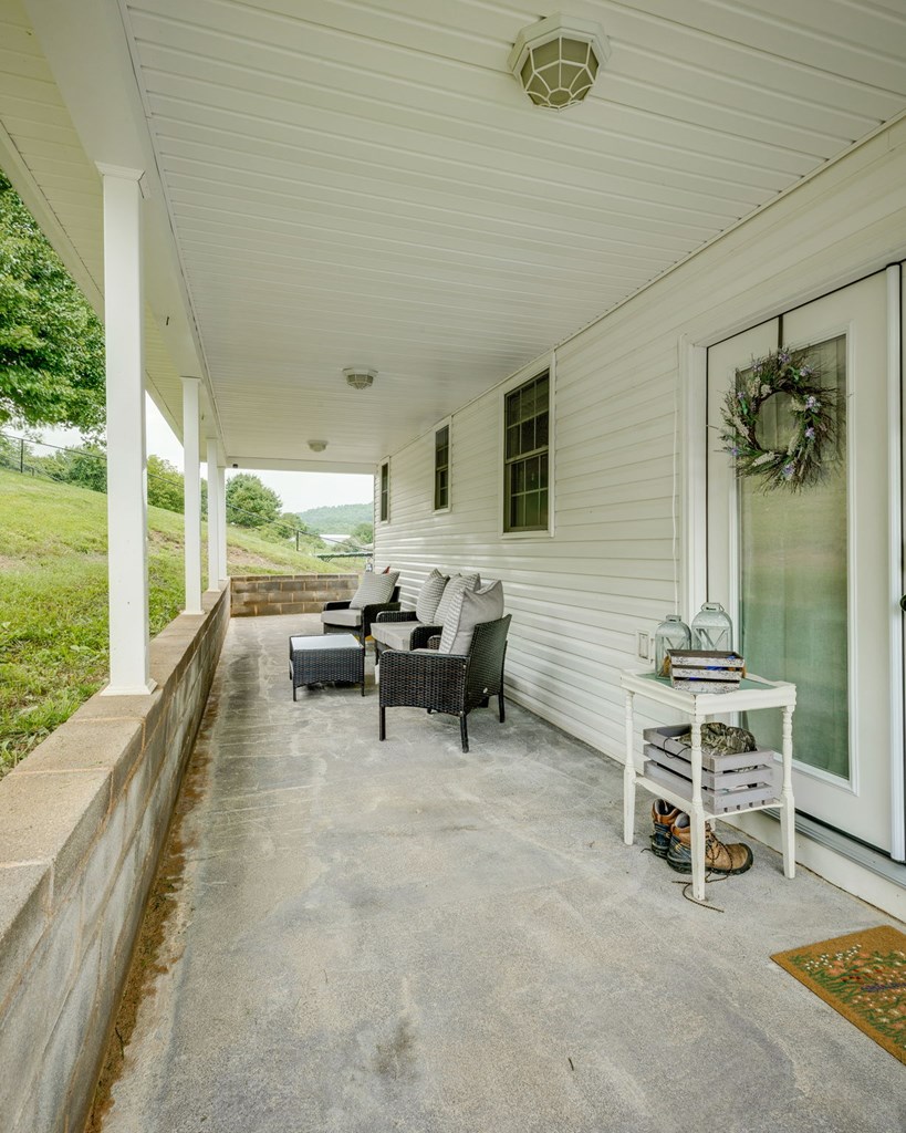 472 Evas Walk Property Photo 35