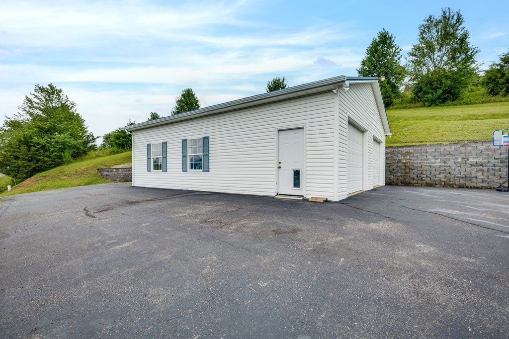 472 Evas Walk Property Photo 36