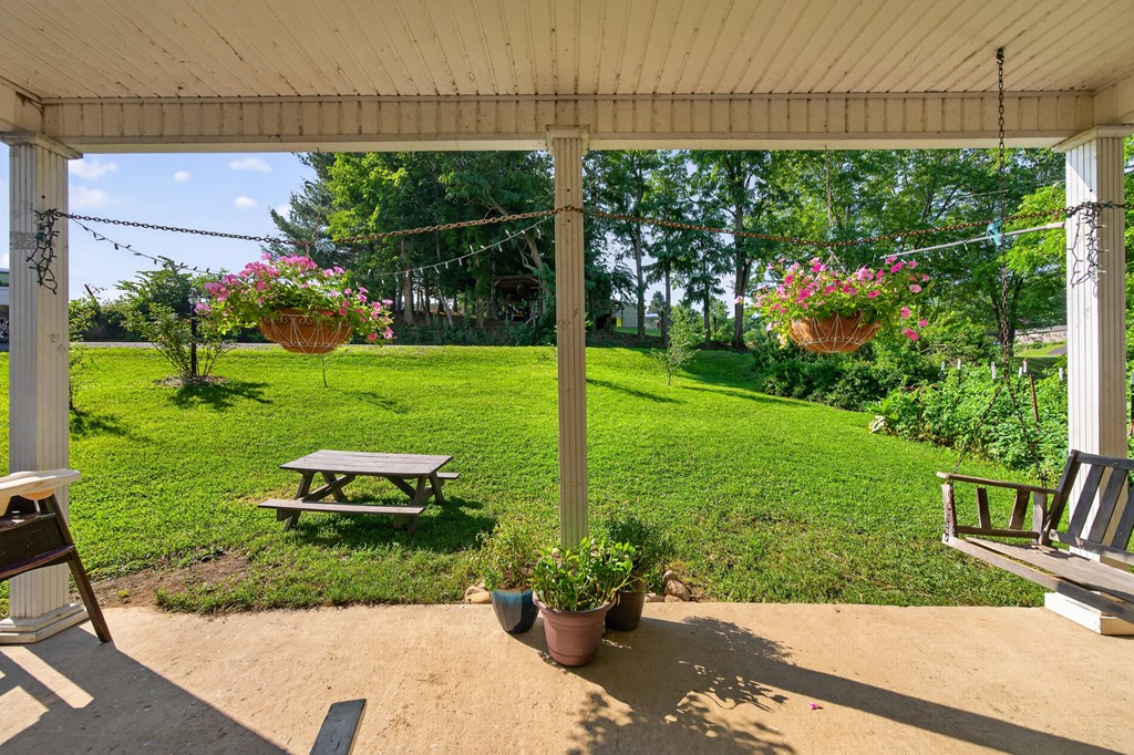 435 Lots Gap Rd Property Photo 8