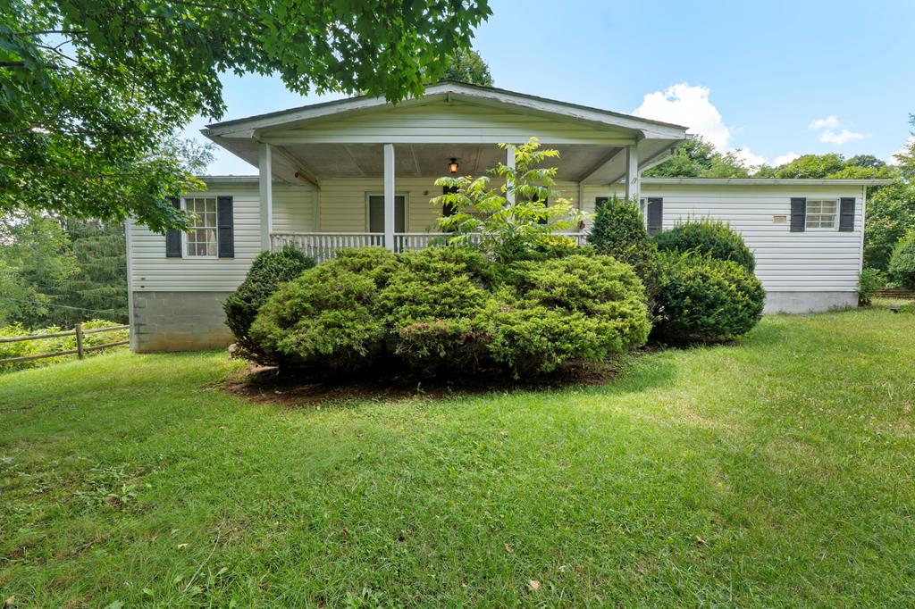2257 Julia Simpkins Rd Property Photo 1
