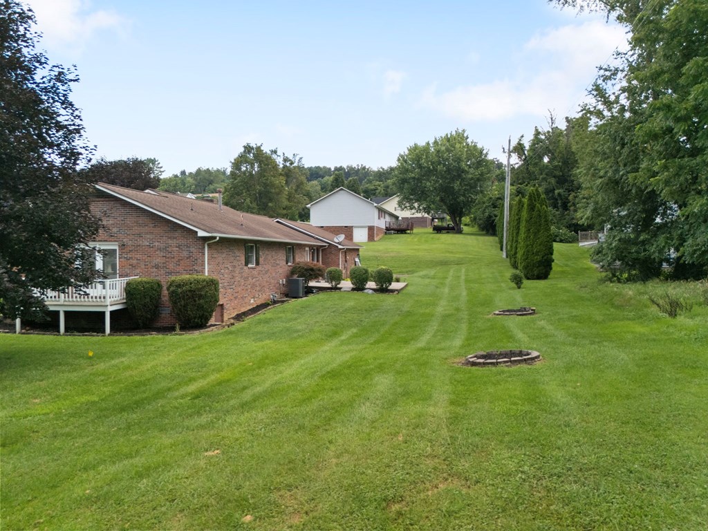 506 Cherry Hill Dr Property Photo 7