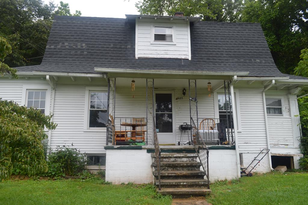 623 First Ave Property Photo 1