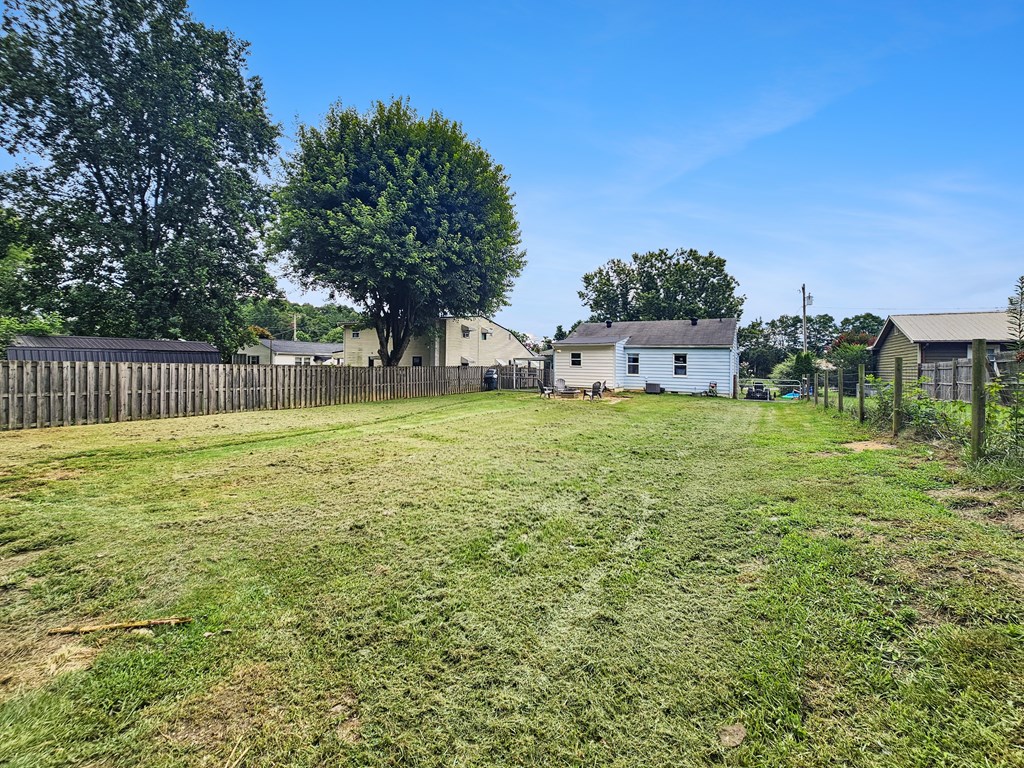 2505 Osborne St Property Photo 5