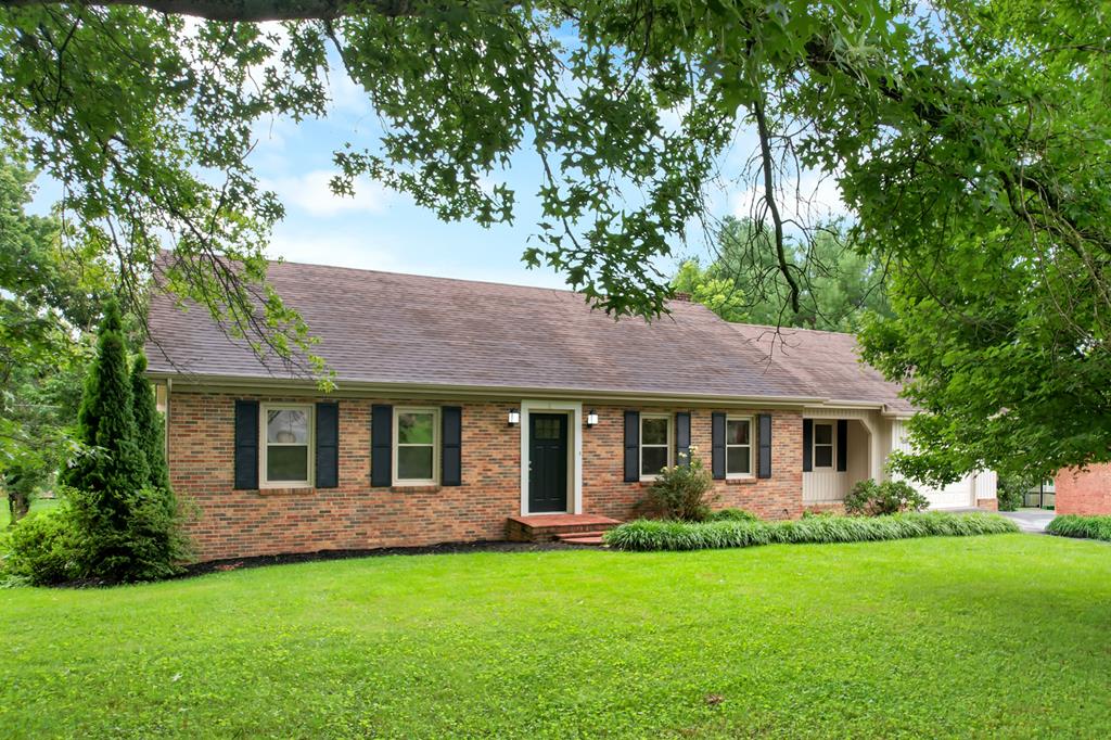 19452 Pleasant View Dr Property Photo 1