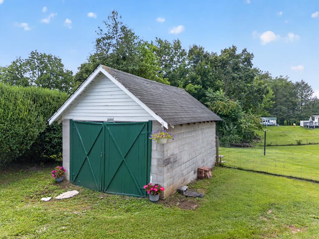 408 Maple St Property Photo 45