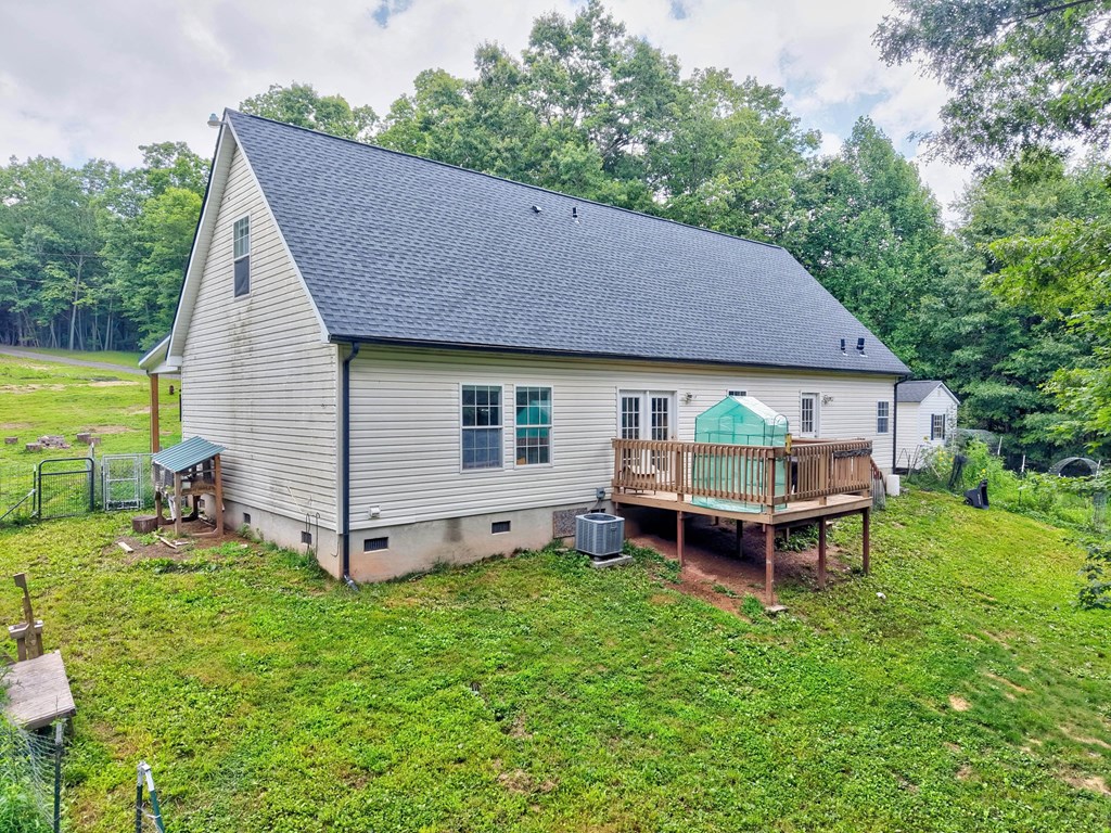 208 Bearclaw Ln Property Photo 6