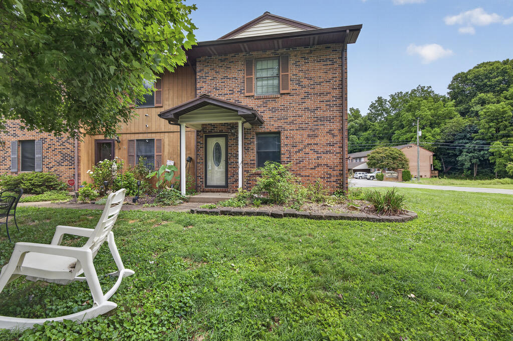 286 Edmond Dr. Property Photo 1