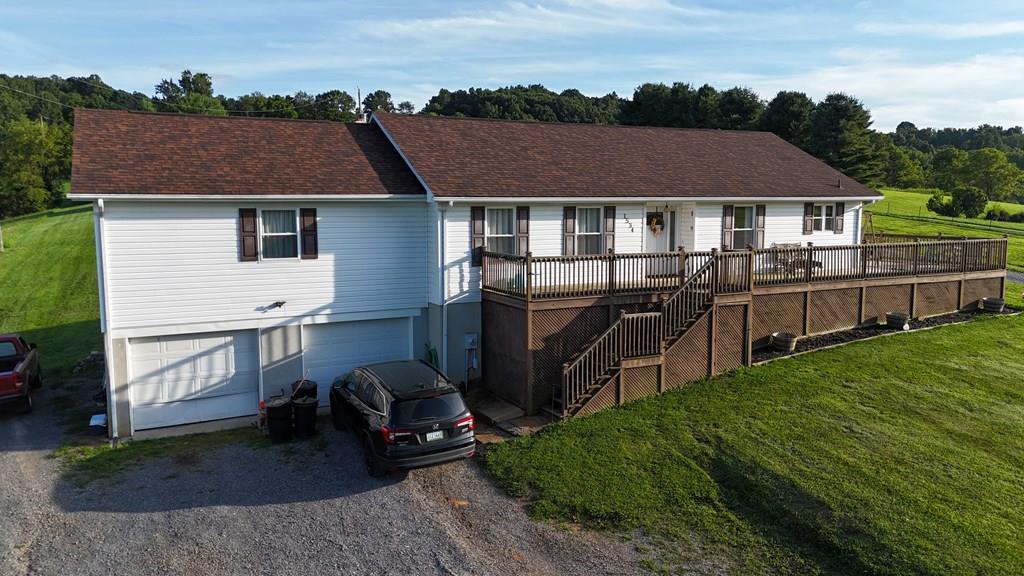 1534 E Bluegrass Tr