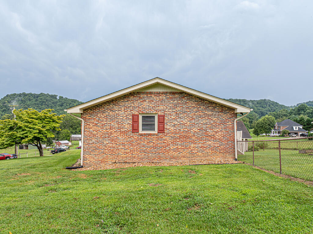 20306 Benhams Rd Property Photo 8
