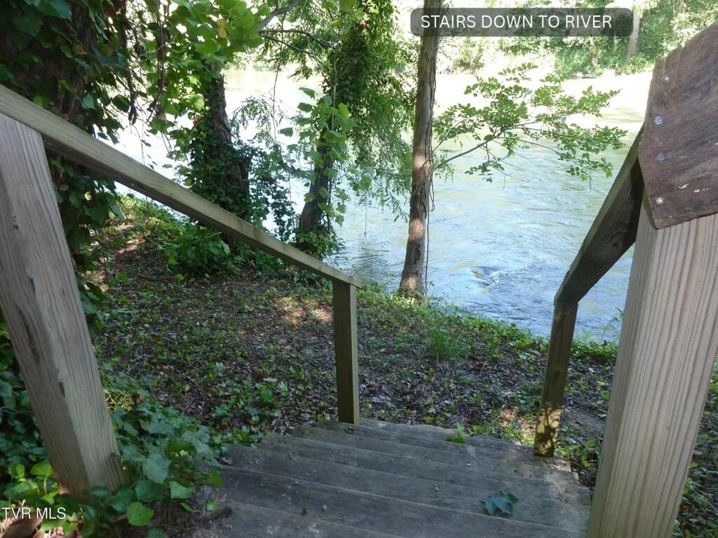19080 North Fork River Rd Property Photo 45