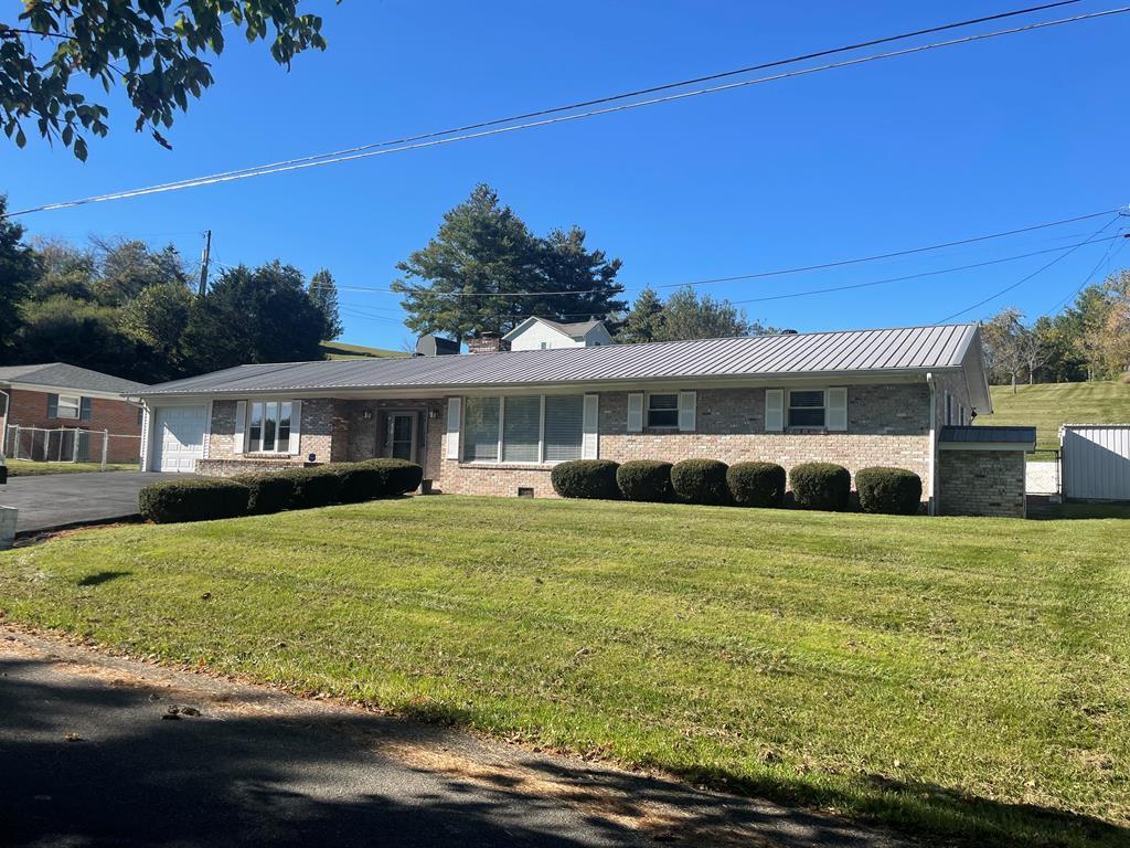 261 Fair St Property Photo 1