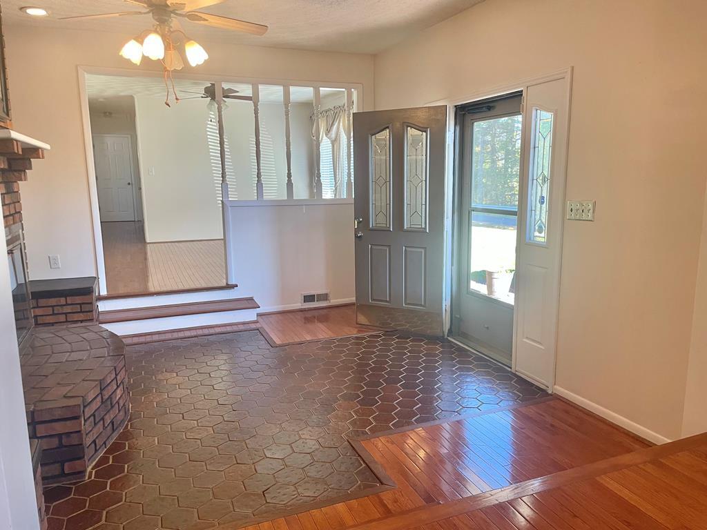 261 Fair St Property Photo 3