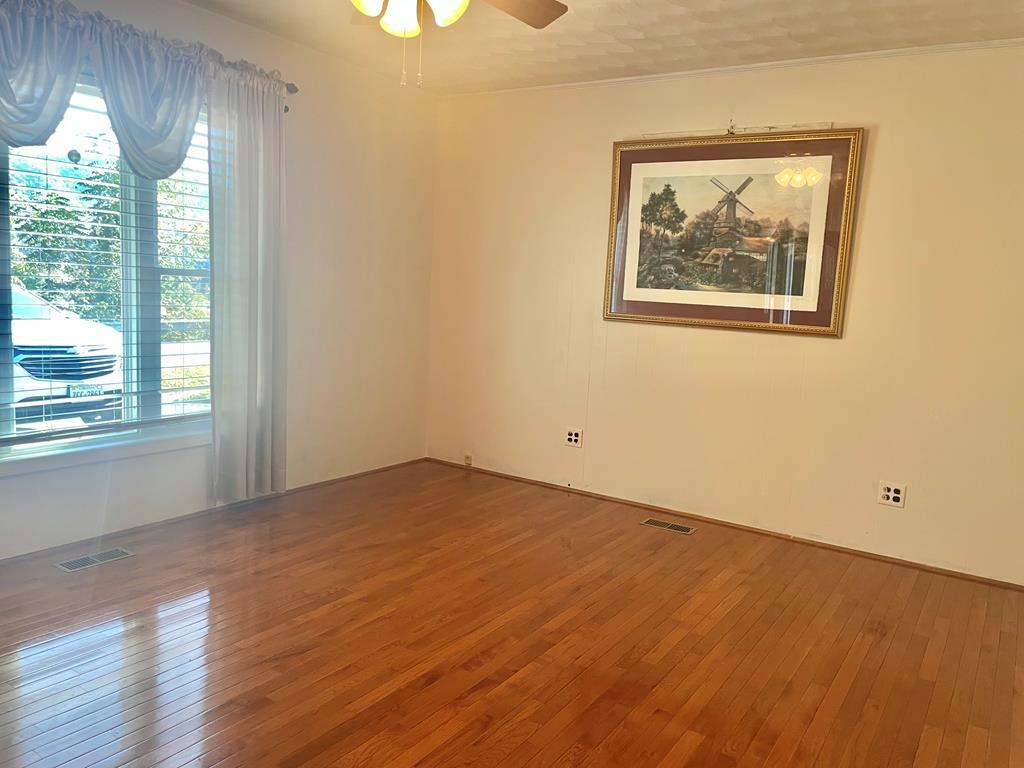 261 Fair St Property Photo 5