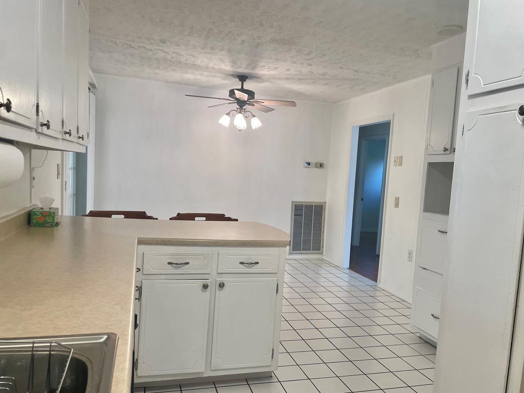 261 Fair St Property Photo 9
