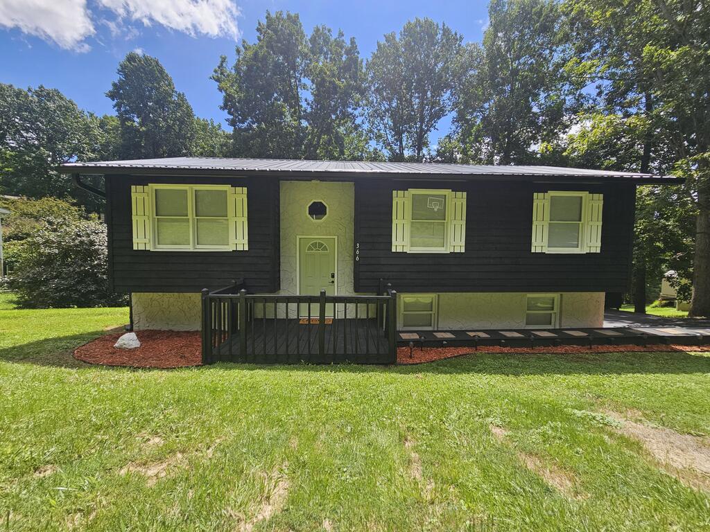 366 Oak Grove Way Property Photo 1