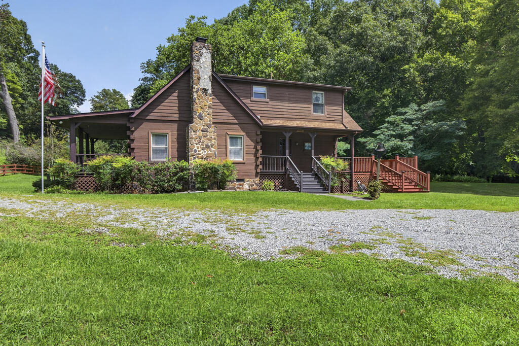 901 Bear Creek