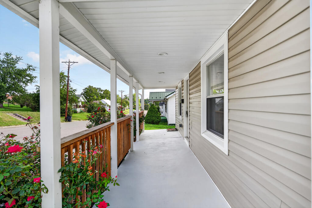 545 W Spiller St Property Photo 9