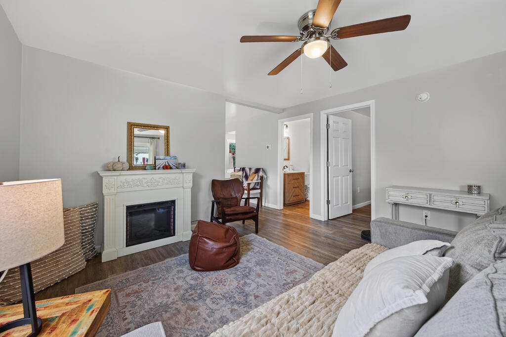 545 W Spiller St Property Photo 13