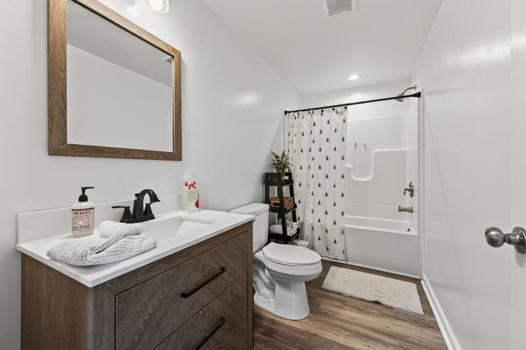 545 W Spiller St Property Photo 25