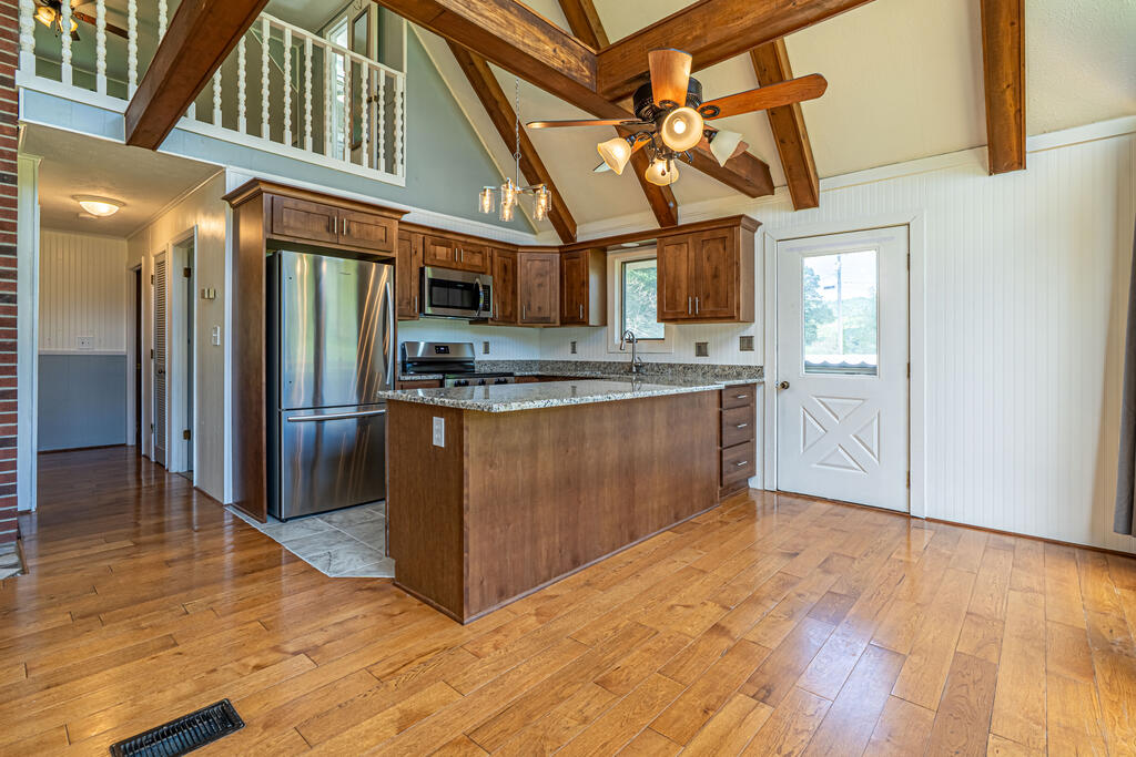 28271 Robindale Road Property Photo 11