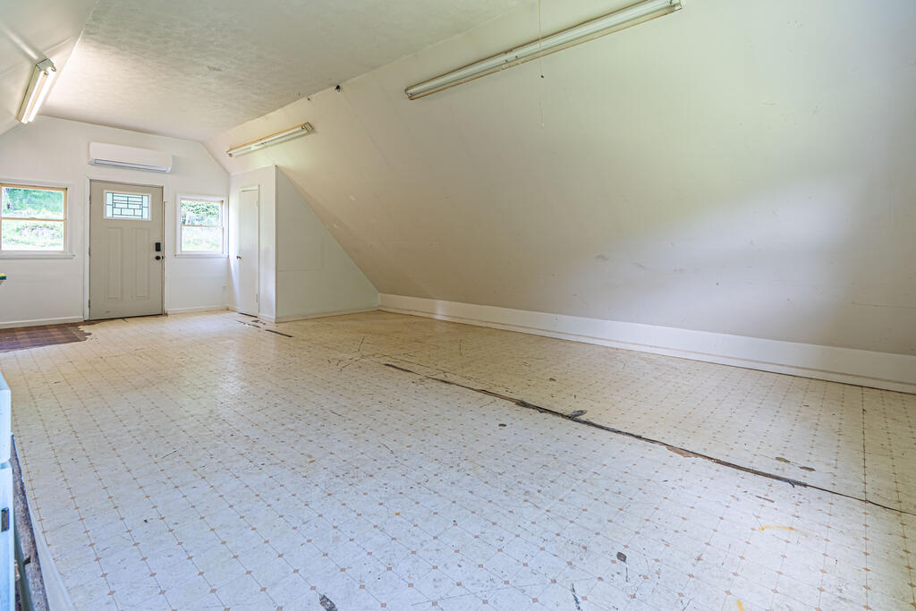 28271 Robindale Road Property Photo 54