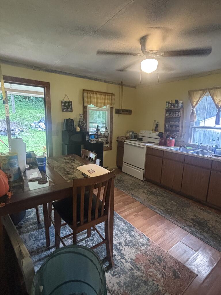 1058 Magic Road Property Photo 4