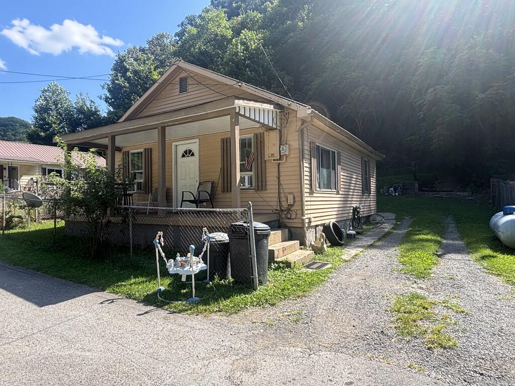 1058 Magic Road Property Photo 12