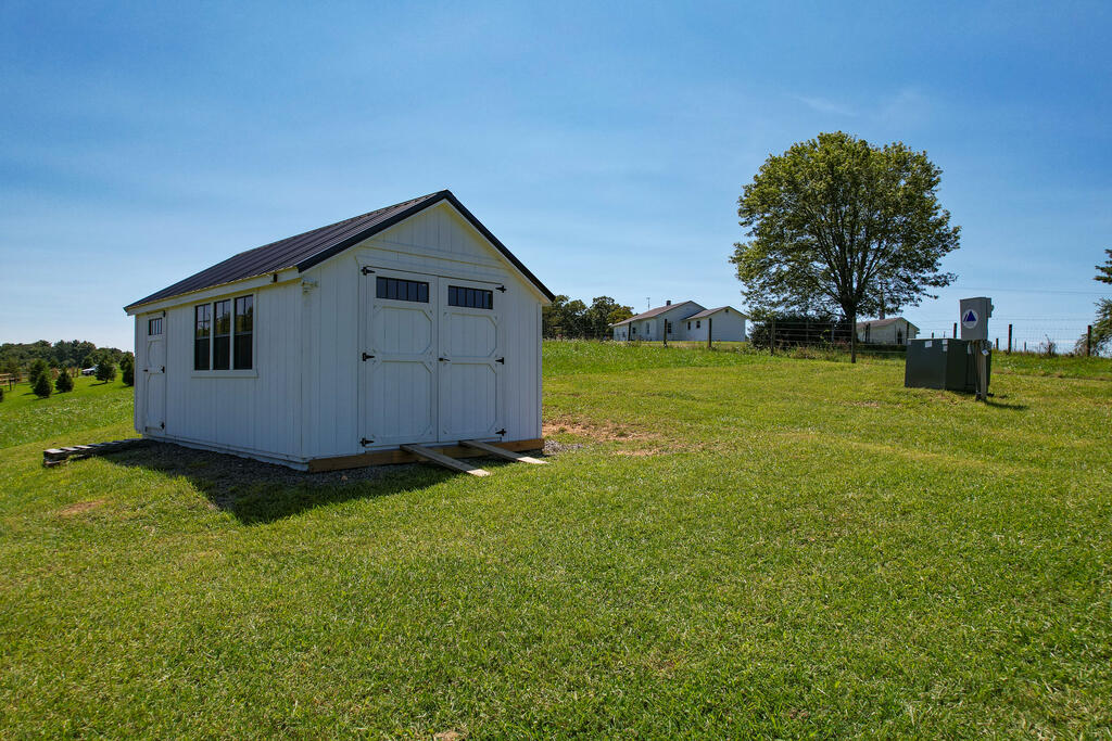 927 Kinzer Road Property Photo 1