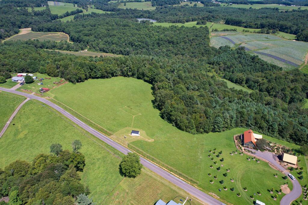 927 Kinzer Road Property Photo 1