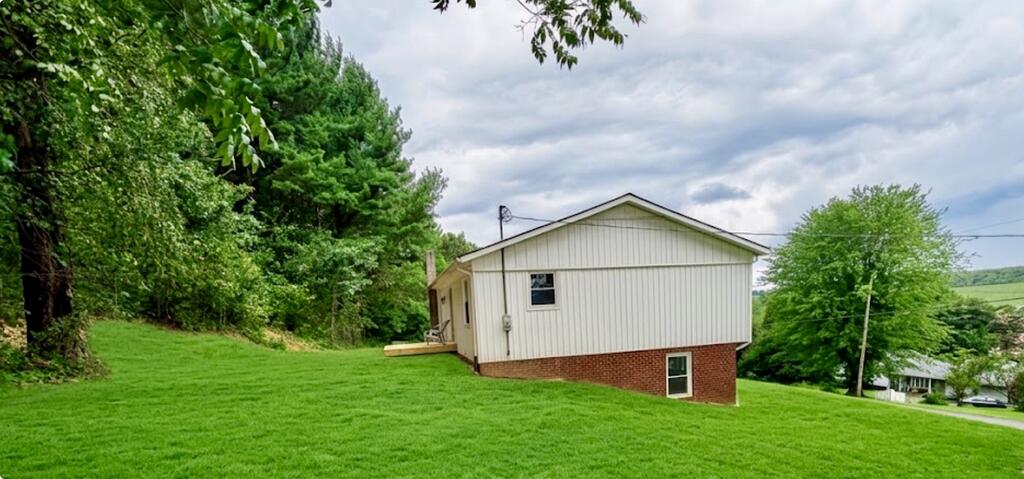 554 Whispering Pines Rd. Property Photo 5