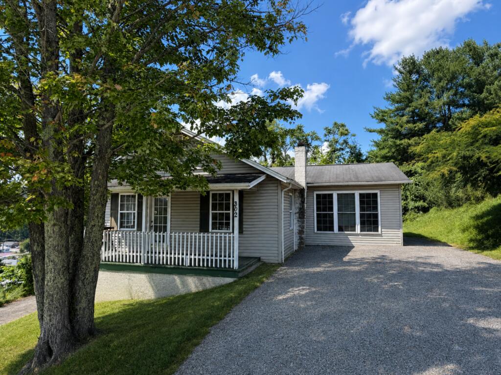 302 Bower Ave Property Photo 1