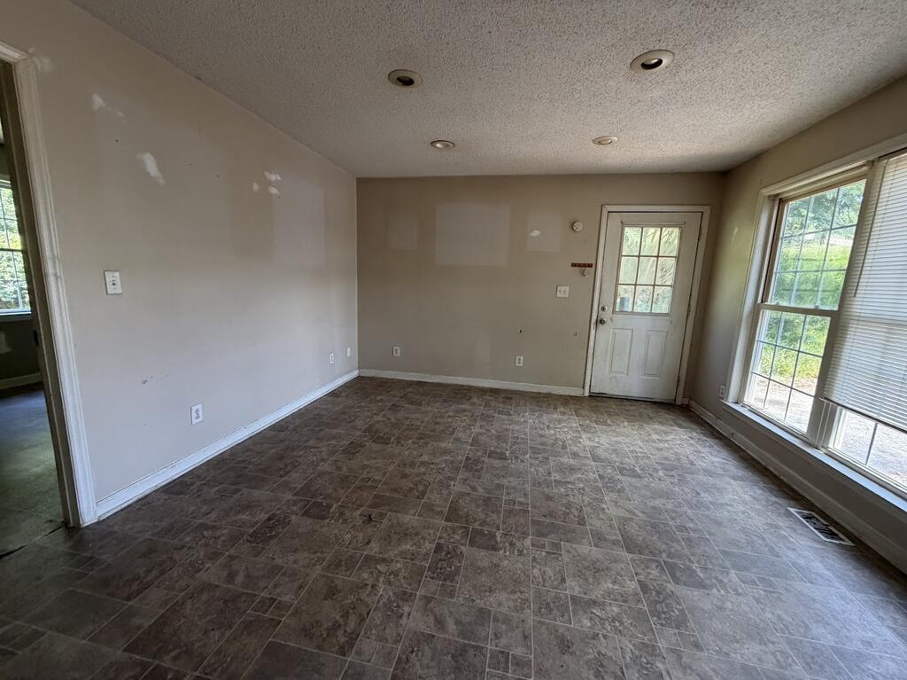 302 Bower Ave Property Photo 5
