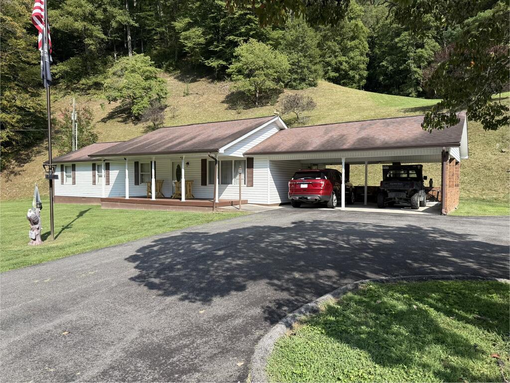 4207 Poplar Creek Rd Property Photo 1