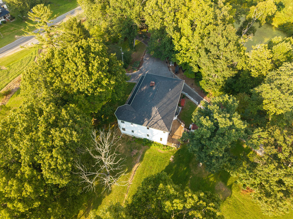 7689 W Lee Highway Property Photo 1