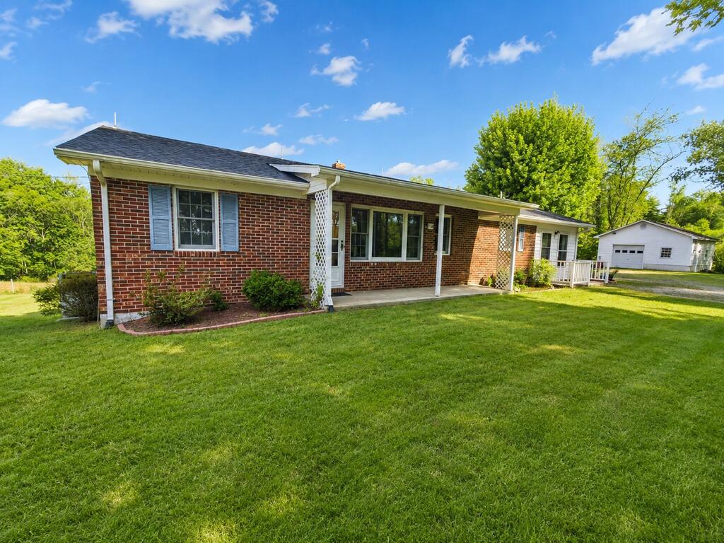 115 Roseland Ln Property Photo 1