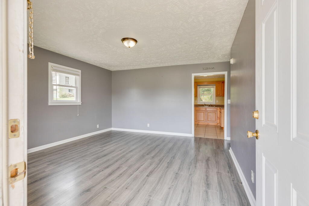 560 Thru Drive Property Photo 3