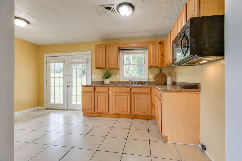 560 Thru Drive Property Photo 4