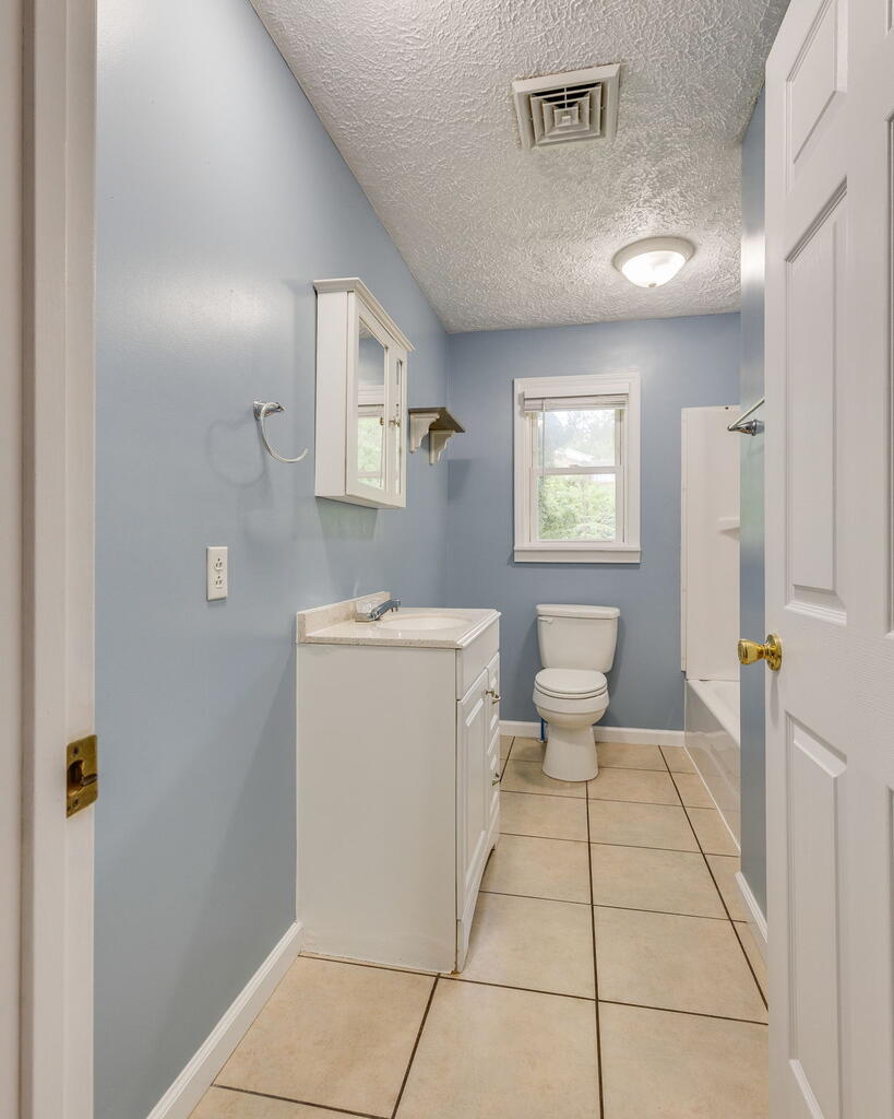 560 Thru Drive Property Photo 10