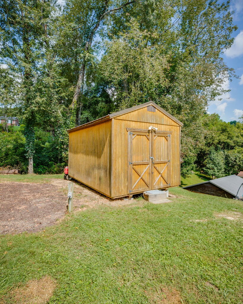 560 Thru Drive Property Photo 19