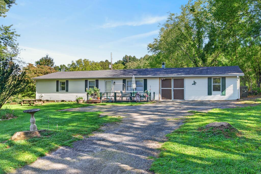 2359 Byrnes Chapel Rd Property Photo 1
